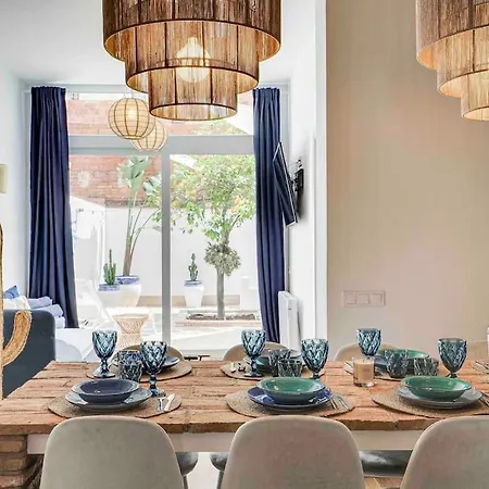 Casa Mandarina: 4 Bedrooms - 2 Terraces - Parking L'Hospitalet de Llobregat
