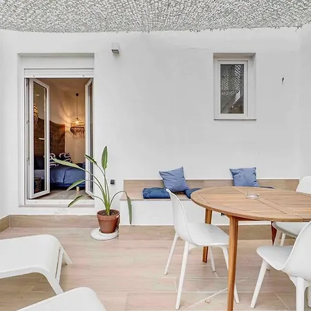 Casa Mandarina: 4 Bedrooms - 2 Terraces - Parking Holiday home *