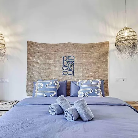 Casa Mandarina: 4 Bedrooms - 2 Terraces - Parking L'Hospitalet de Llobregat