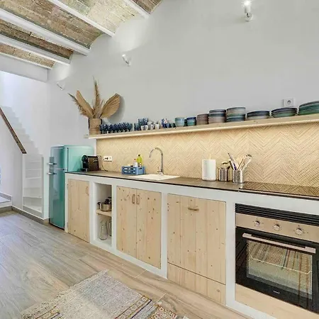 Holiday home Casa Mandarina: 4 Bedrooms - 2 Terraces - Parking L'Hospitalet de Llobregat