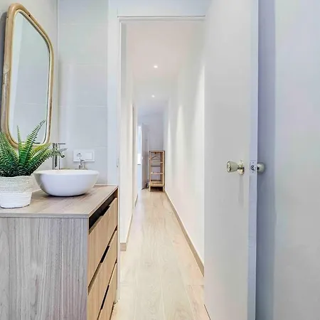 Casa Mandarina: 4 Bedrooms - 2 Terraces - Parking L’Hospitalet de Llobregat